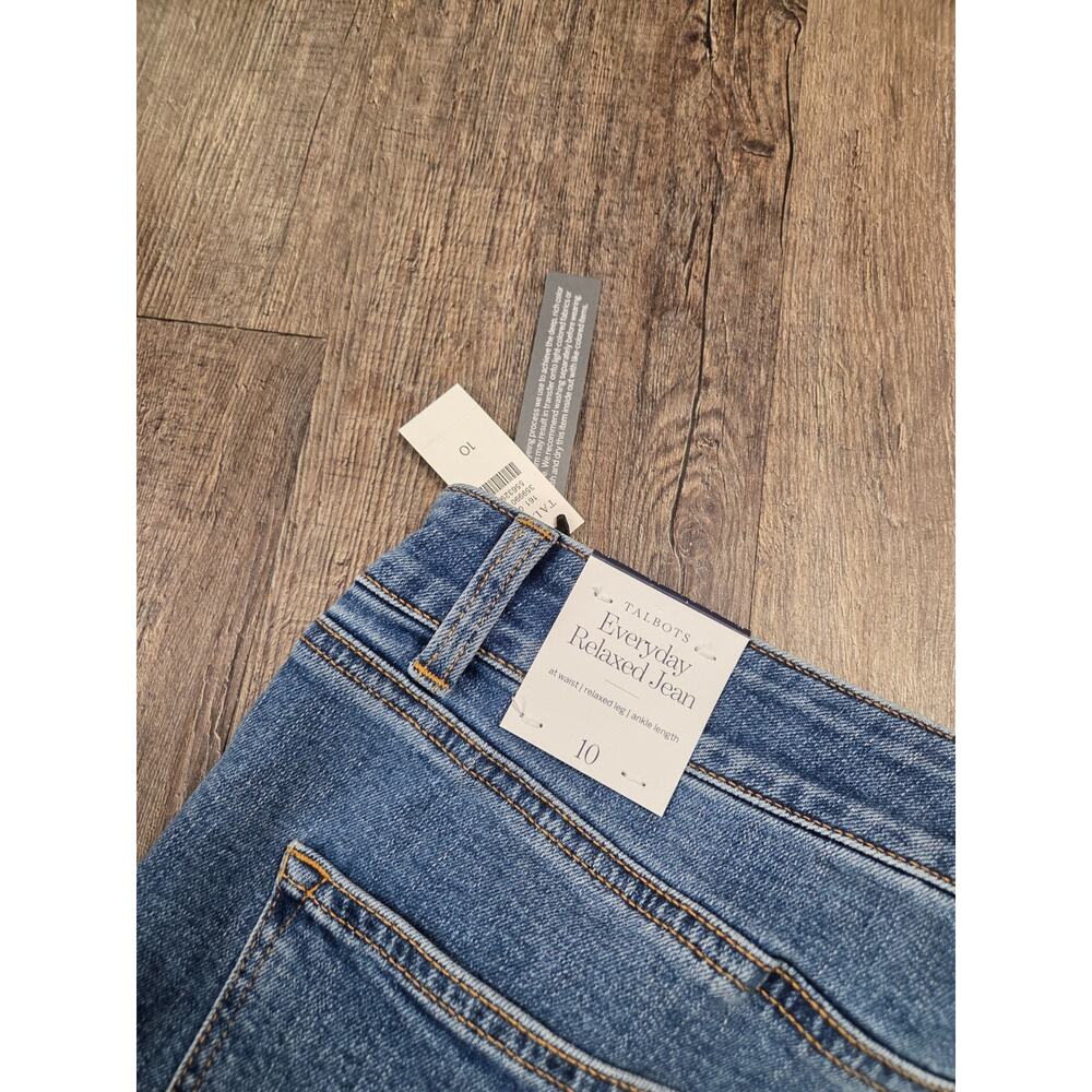 Talbots NWT Erie Wash Size 10 Everyday Relaxed Jeans Stretch Denim Button Fly - Picture 4 of 6